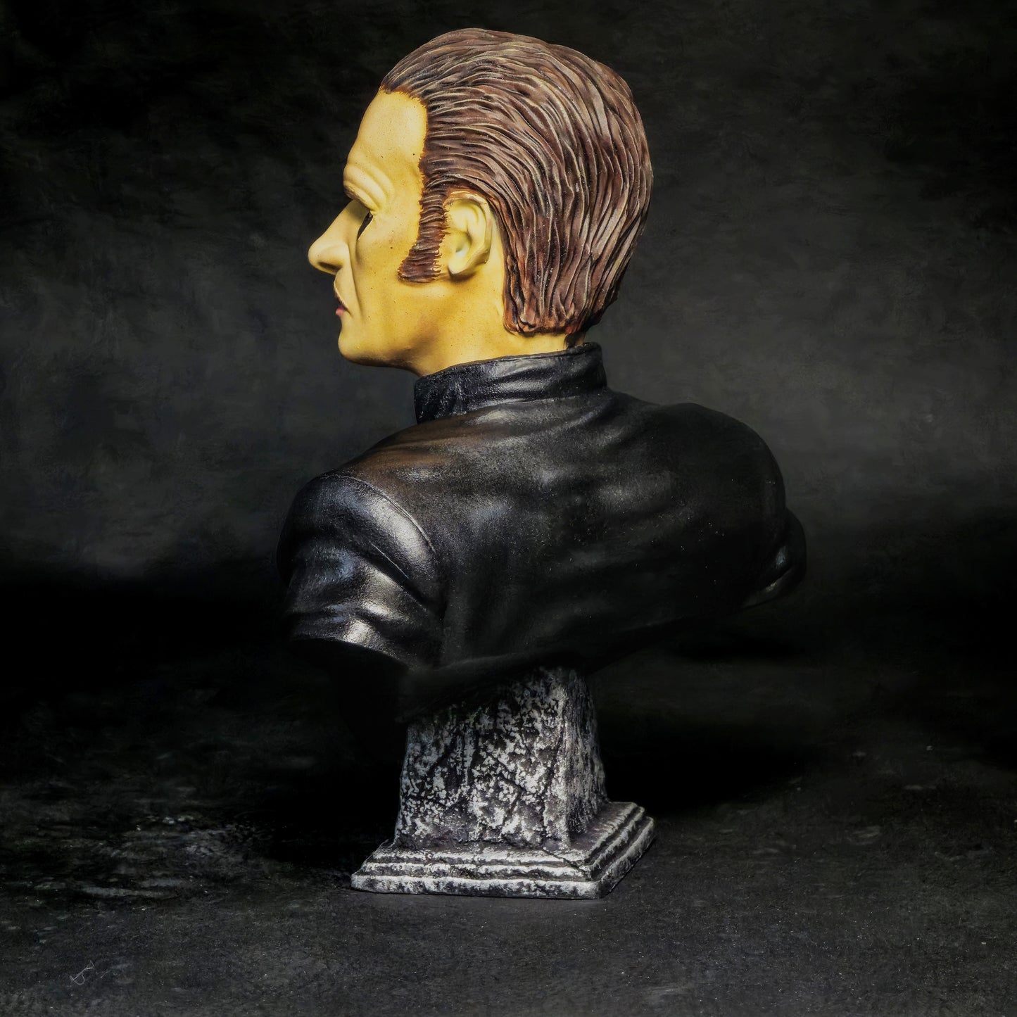 Cardinal Copia Black Suit 1:10 Bust