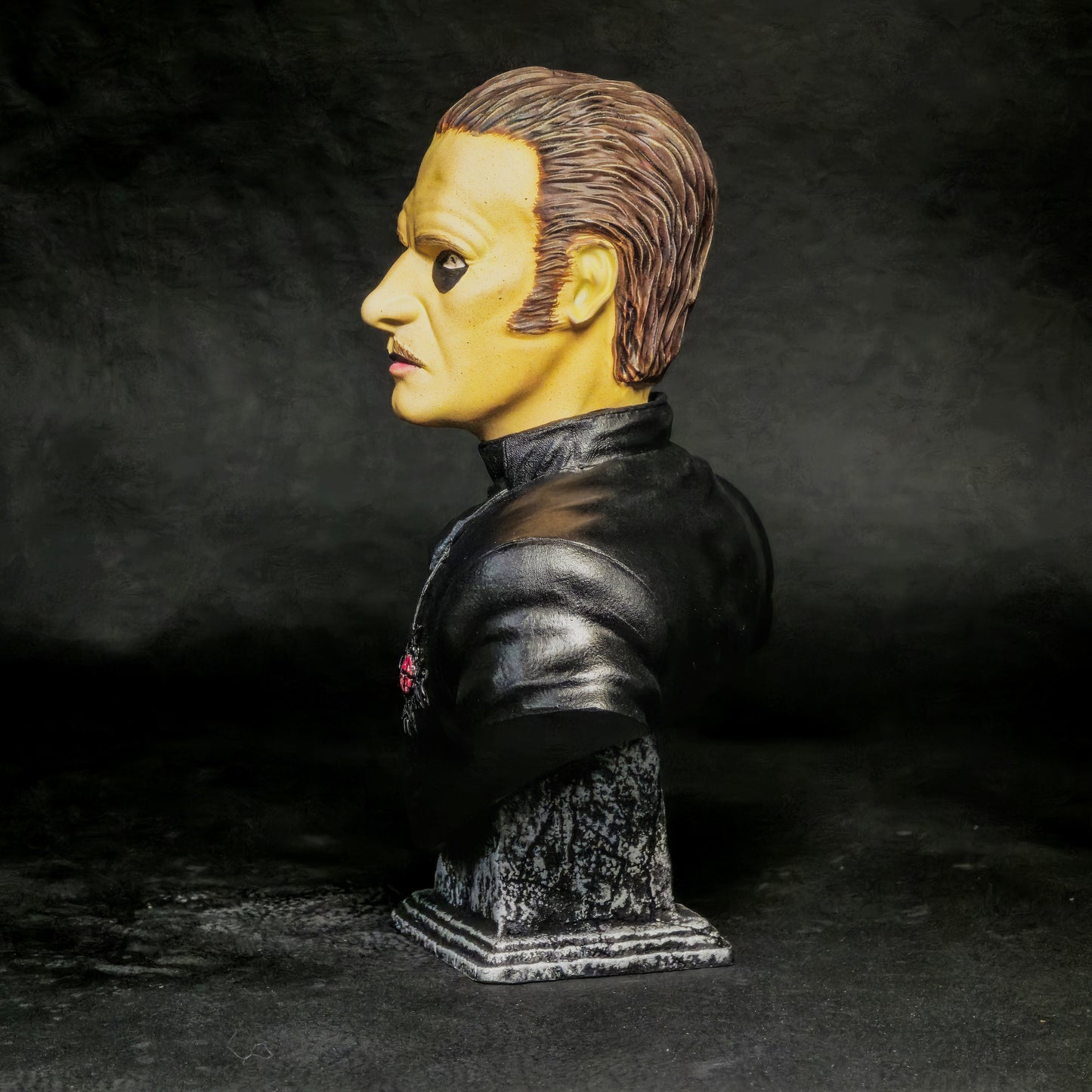 Cardinal Copia Black Suit 1:10 Bust