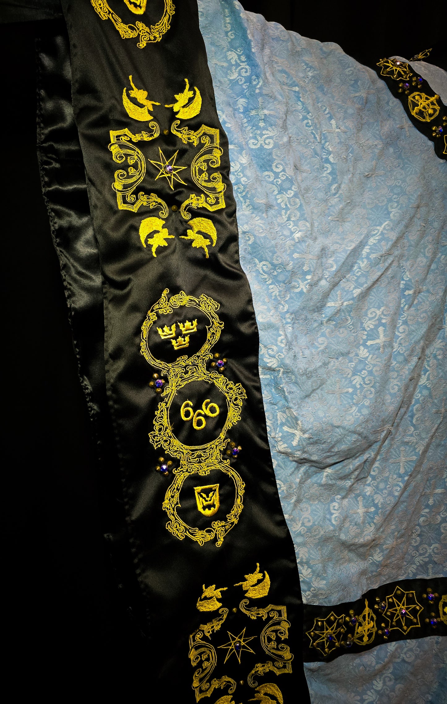 [MINT CONDITION] Papa Emeritus IV Complete Robe
