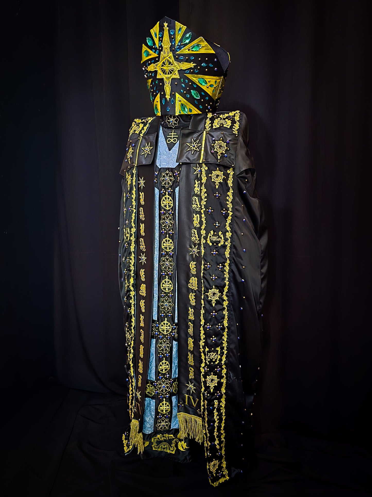 [MINT CONDITION] Papa Emeritus IV Complete Robe