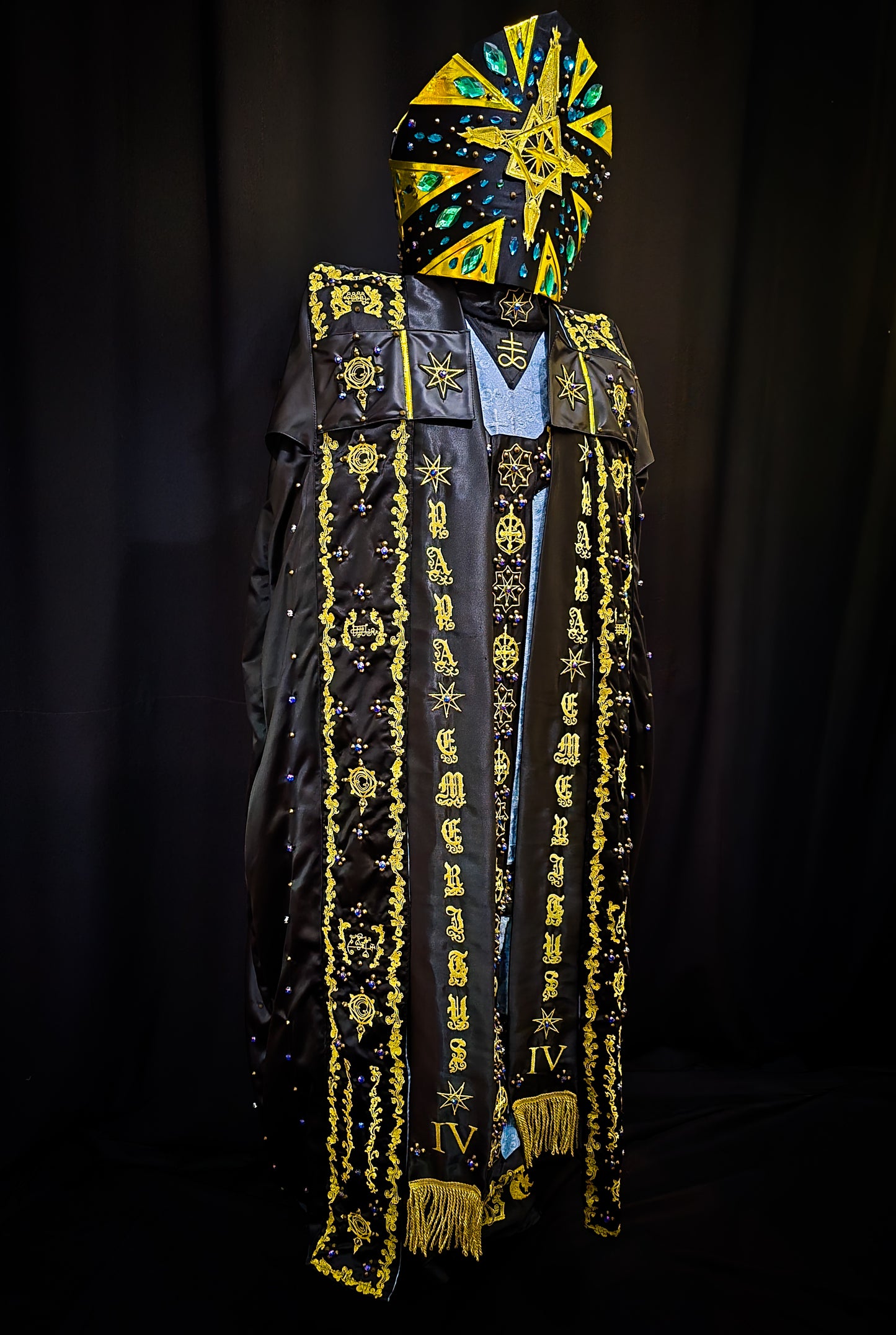 [MINT CONDITION] Papa Emeritus IV Complete Robe